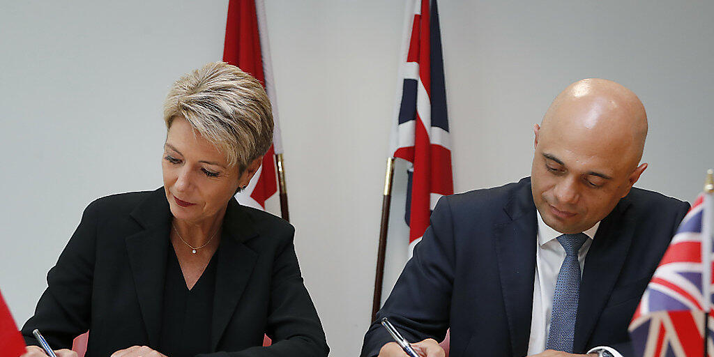 Justizministerin Karin Keller-Sutter und Grossbritanniens Innenminister Sajid Javis haben am Mittwoch in London ein Abkommen unterzeichnet, mit welchem die Staaten die Polizei- und Terrorismuskooperation verstärken.
