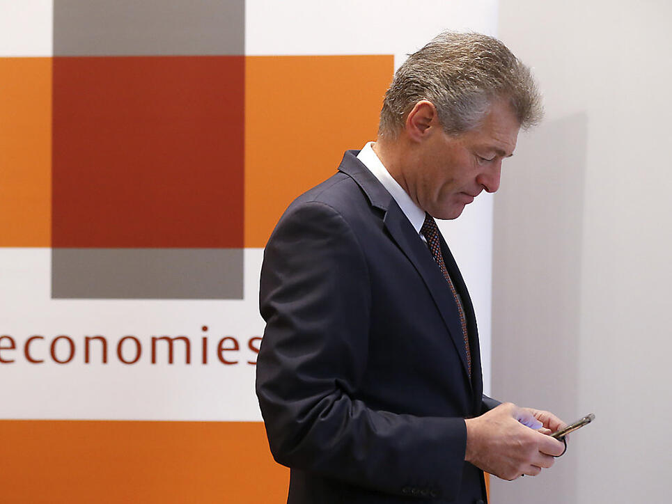Der Präsident von Economiesuisse, Heinz Karrer, erklärt in einem Interview mit der "NZZ", was der Wirtschaftsdachverband aus Abstimmungsniederlagen für Lehren gezogen hat. (Archivbild)