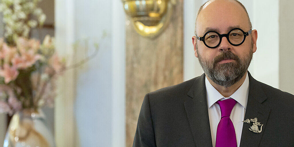 ARCHIV - Der wohl erfolgreichste spanische Schriftsteller der Gegenwart, Carlos Ruiz Zafon, ist im Alter von 55 Jahren in Los Angeles gestorben. Er sei an Krebs erkrankt gewesen, meldete die Nachrichtenagentur Europapress unter Berufung auf seinen Verlag Planeta. Foto: picture alliance / Christophe Gateau/dpa ARCHIV - Der wohl erfolgreichste spanische Schriftsteller der Gegenwart, Carlos Ruiz Zafon, ist im Alter von 55 Jahren in Los Angeles gestorben. Er sei an Krebs erkrankt gewesen, meldete die Nachrichtenagentur Europapress unter Berufung auf seinen Verlag Planeta. Foto: picture alliance / Christophe Gateau/dpa