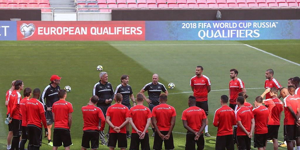 Das Schweizer Nationalteam im Estadio da Luz in Lissabon am Vorabend des entscheidenden WM-Qualifikationsspiels
