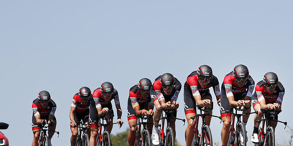Das Team BMC auf dem Weg zum Sieg im Mannschaftszeitfahren