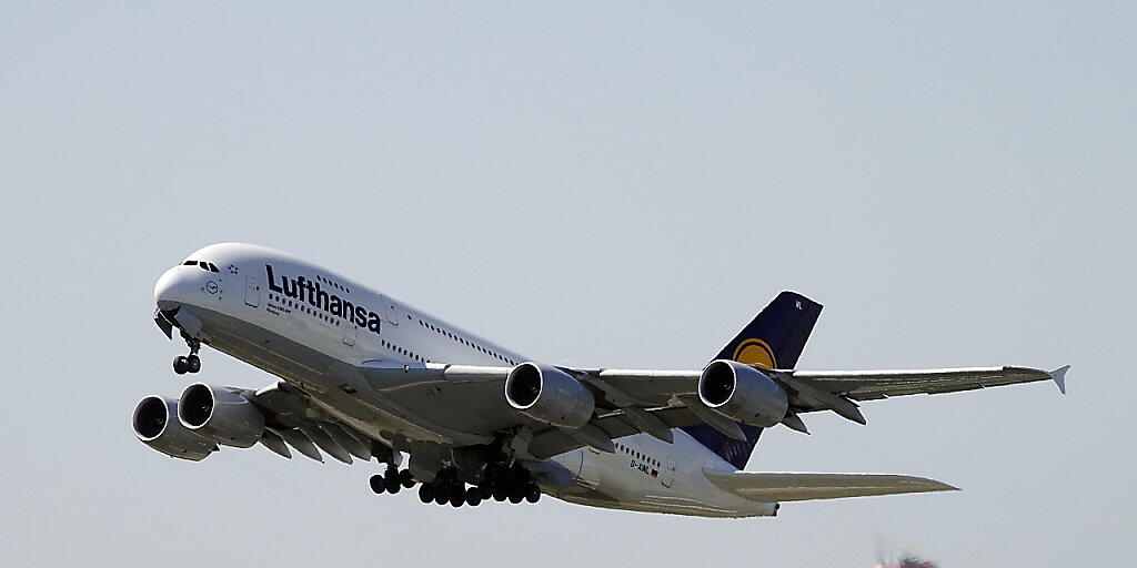 Das grösste Passagierflugzeug der Welt: der A380 des europäischen Herstellers Airbus.