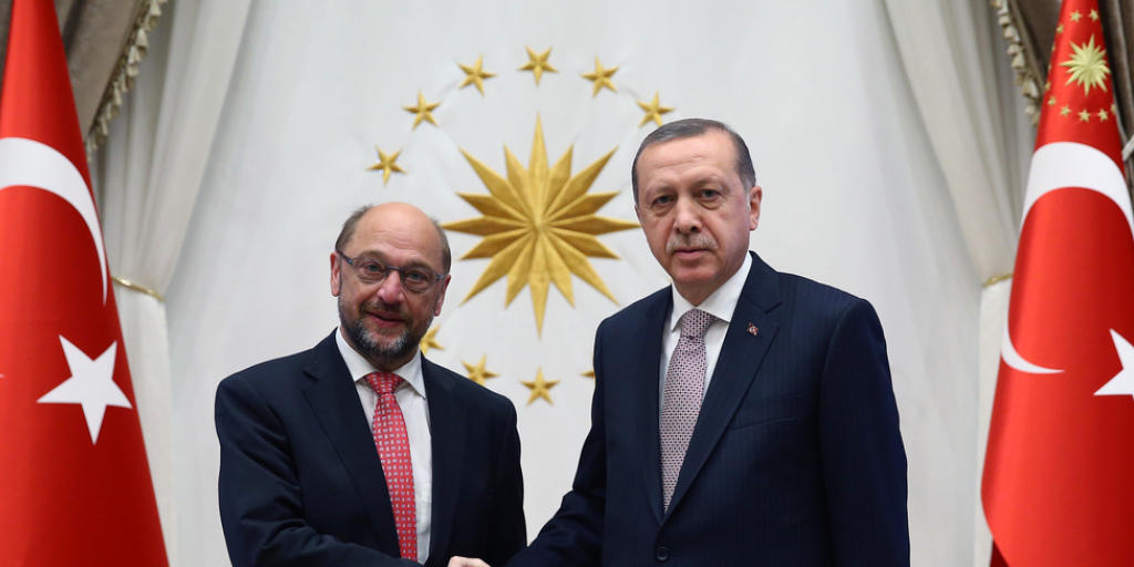 Recep Tayyip Erdogan und Martin Schulz zu Beginn ihres Treffens am Donnerstag in Ankara.