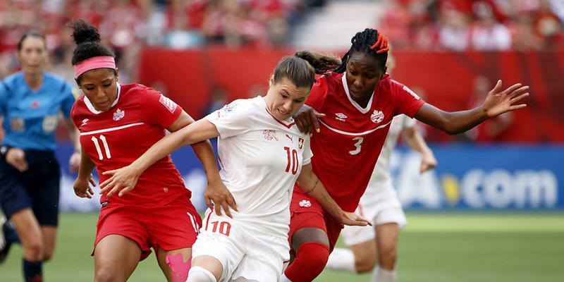 Ramona Bachmann (Bildmitte) schaffte es ins All-Star-Team der WM 2015