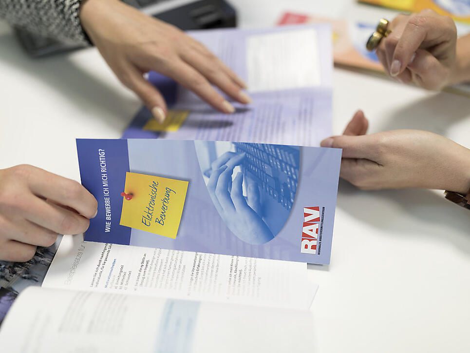 Die Unternehmen sind mehrheitlich zufrieden mit den Dienstleistungen der Regionalen Arbeitsvermittlungszentren. Kritik gibt es an den vermittelten Kandidaten.