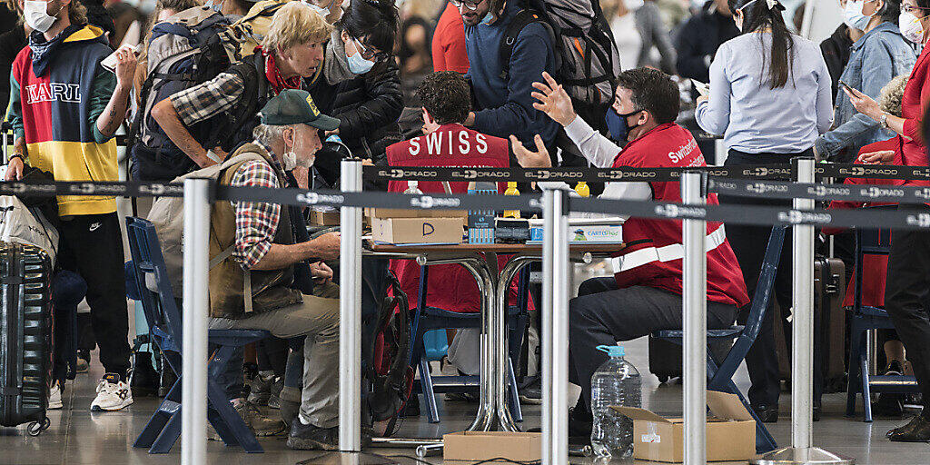 In der grössten Rückholaktion von Schweizer Reisenden im Ausland sind am Dienstag Passagiere aus Thailand, den Philippinen und Argentinien nach Zürich geflogen worden. Das EDA hat die Flüge organisiert. (Archivbild) In der grössten Rückholaktion von Schweizer Reisenden im Ausland sind am Dienstag Passagiere aus Thailand, den Philippinen und Argentinien nach Zürich geflogen worden. Das EDA hat die Flüge organisiert. (Archivbild)
