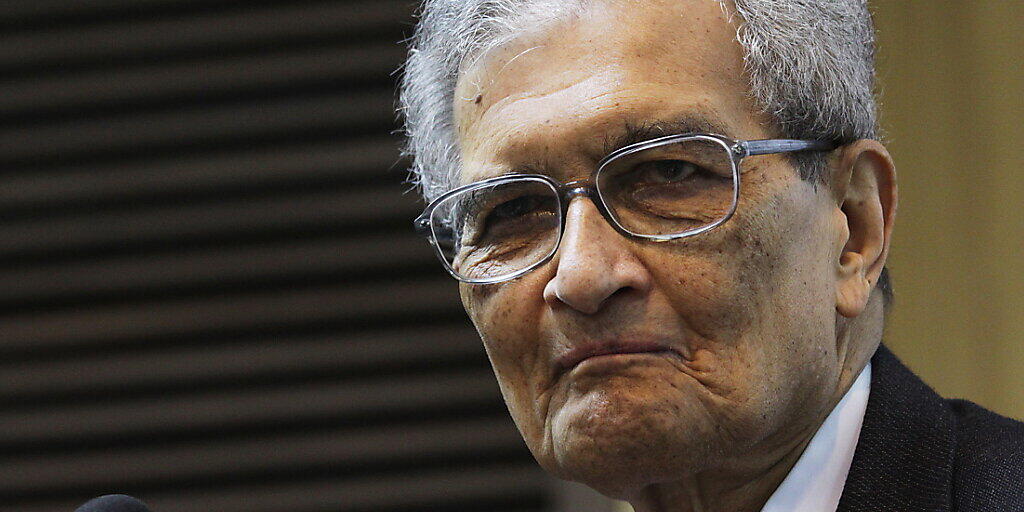 ARCHIV - Der indische Wirtschaftswissenschaftler und Philosoph Amartya Sen. Sen erhält den Friedenspreis des Deutschen Buchhandels 2020. Das teilte der Stiftungsrat am 17.06.2020 in Frankfurt am Main mit. Sen hatte 1998 den Wirtschafts-Nobelpreis erhalten. Foto: Anindito Mukherjee/EPA/dpa