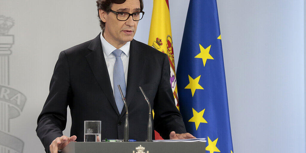 Salvador Illa, Gesundheitsminister von Spanien, spricht während einer Pressekonferenz. Foto: Moncloa/EUROPA PRESS/dpa