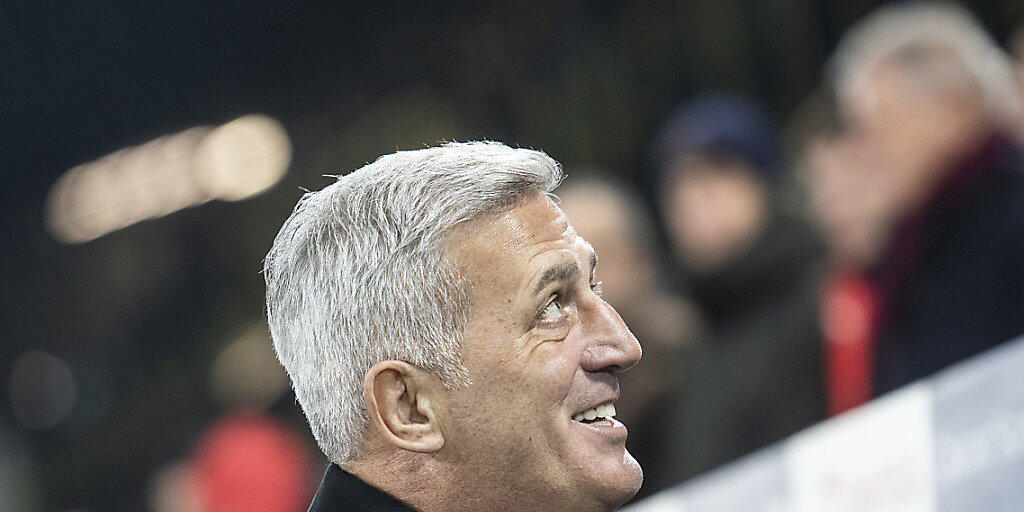 Ende gut, alles gut! Nationalcoach Vladimir Petkovic nach dem erfolgreichen Jahresabschluss gegen Belgien Ende gut, alles gut! Nationalcoach Vladimir Petkovic nach dem erfolgreichen Jahresabschluss gegen Belgien
