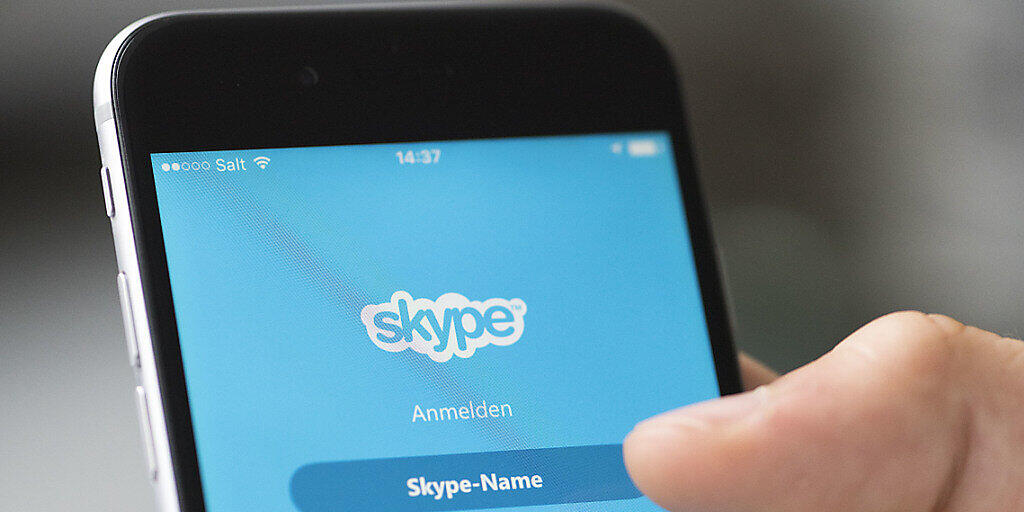 Gespräche im Onlinetelefonie-Dienst Skype können von Microsoft-Mitarbeitern mitgehört werden. (Symbolbild) Gespräche im Onlinetelefonie-Dienst Skype können von Microsoft-Mitarbeitern mitgehört werden. (Symbolbild)