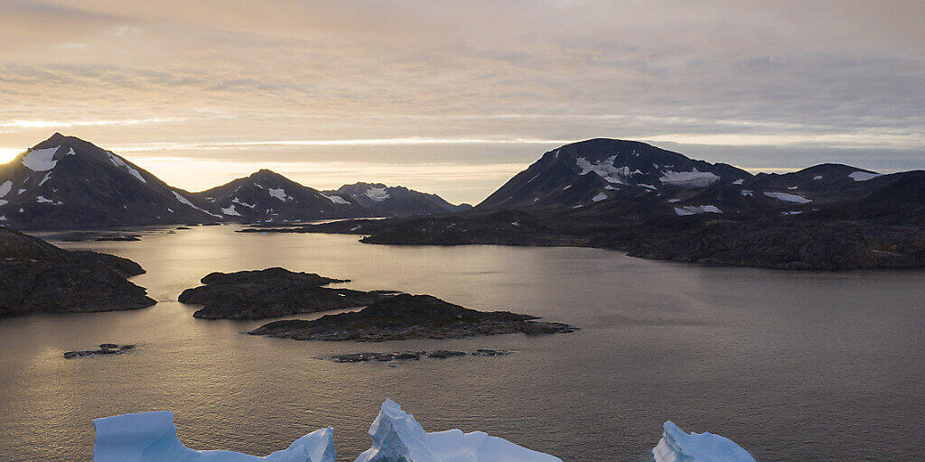Eisberge im Wasser bei Kulusuk in Grönland. (Archivbild)