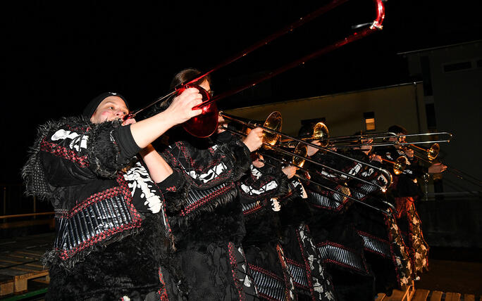 Monsterkonzert und Maskenball in Gams