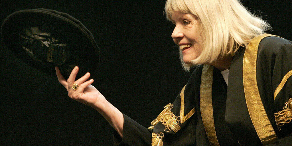 ARCHIV - Diana Rigg ist im Alter von 82 Jahren an den Folgen einer Krebserkrankung gestorben. Foto: Andrew Milligan/PA Wire/dpa