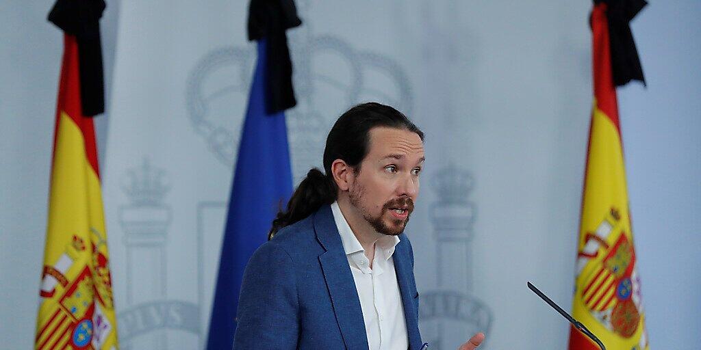 Pablo Iglesias, zweiter Vize-Regierungschef von Spanien, spricht bei einer Pressekonferenz. Das Kabinett der spanischen Regierung genehmigte Finanzhilfen für die Menschen, die von der Wirtschaftskrise infolge der Corona-Krise am stärksten betroffen sind. Foto: Pool/EUROPA PRESS/dpa Pablo Iglesias, zweiter Vize-Regierungschef von Spanien, spricht bei einer Pressekonferenz. Das Kabinett der spanischen Regierung genehmigte Finanzhilfen für die Menschen, die von der Wirtschaftskrise infolge der Corona-Krise am stärksten betroffen sind. Foto: Pool/EUROPA PRESS/dpa