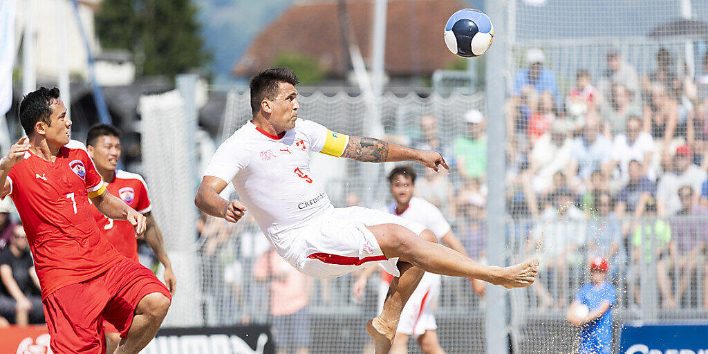Der Schweizer Topskorer Dejan Stankovic (in weiss)