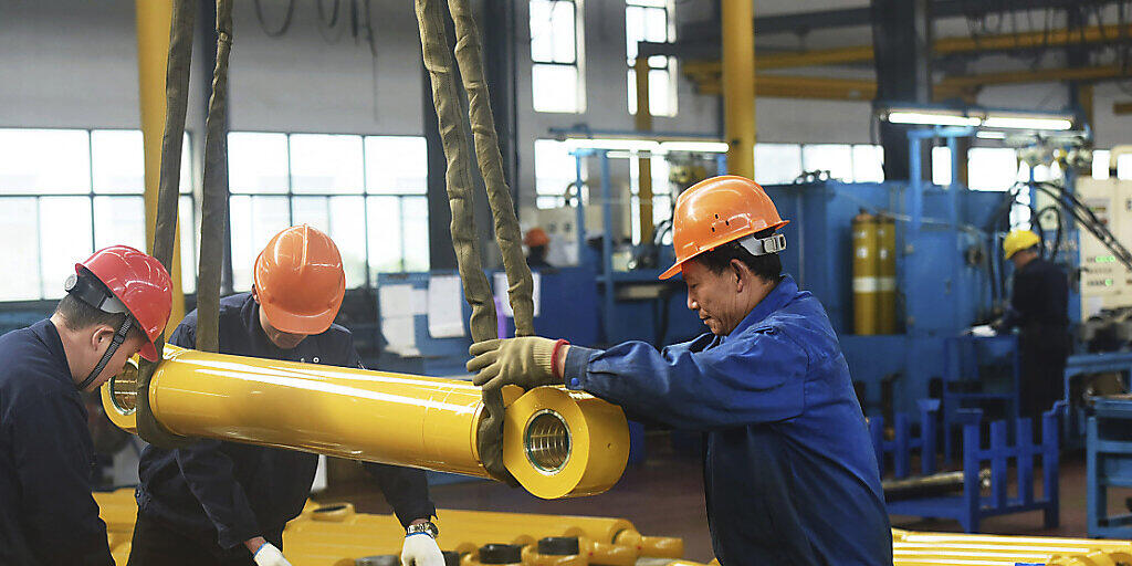 Chinesische Arbeiter in der Stadt Hangzhou: die Wirtschaft des Landes ist langsamer gewachsen als zuvor.