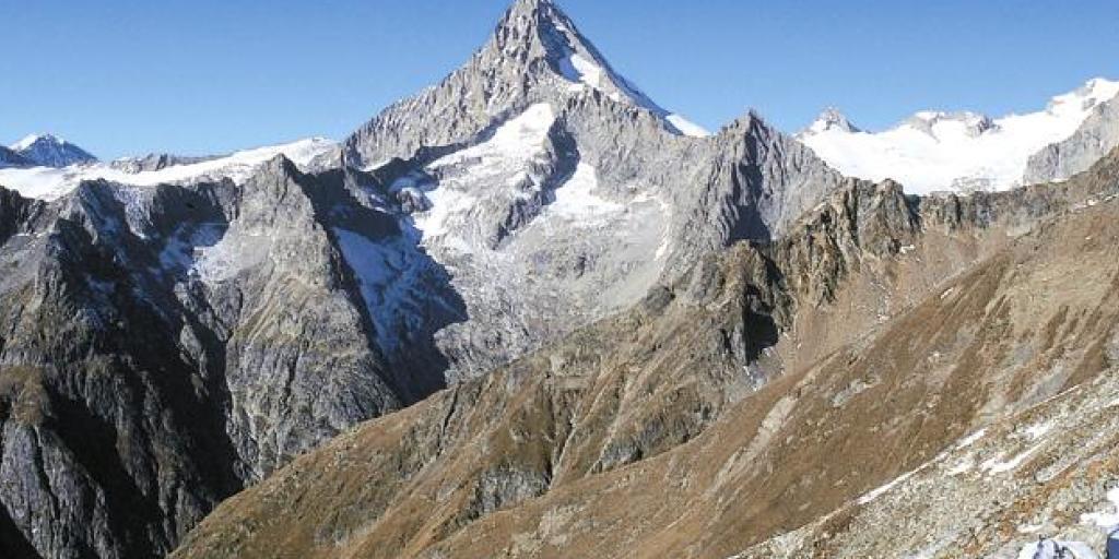 Blick auf das Bietschhorn im Wallis: Wer vom 27. Juli bis 15. Dezember im Wallis übernachtet, kann von einer Werbeaktion des Kantons Wallis profitieren. (Archivbild)