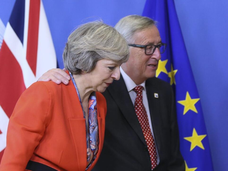 Die britische Premierministerin Theresa May und EU-Kommissionspräsident  Jean-Claude Juncker planen ein weiteres Treffen, um die verhärteten Positionen bei den Brexit-Verhandlungen zu lockern. (Archivbild)