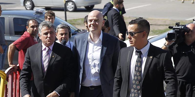 Gianni Infantino im Centenario Stadium in Montevideo, Uruguay: Der FIFA-Präsident kündigt die Aufstockung der WM-Teilnehmerzahl an. Gianni Infantino im Centenario Stadium in Montevideo, Uruguay: Der FIFA-Präsident kündigt die Aufstockung der WM-Teilnehmerzahl an.
