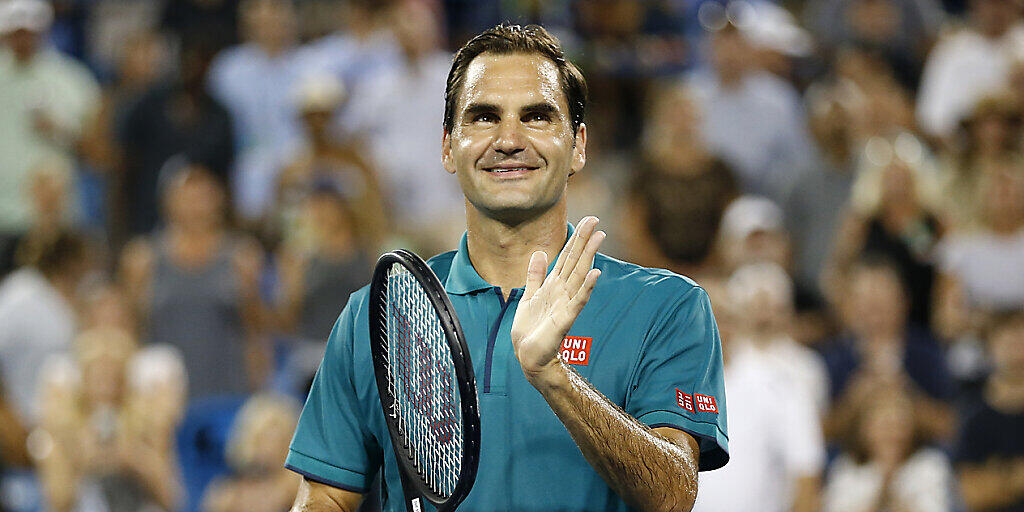 Roger Federer bedankt sich nach seinem Sieg beim Publikum in Cincinnati