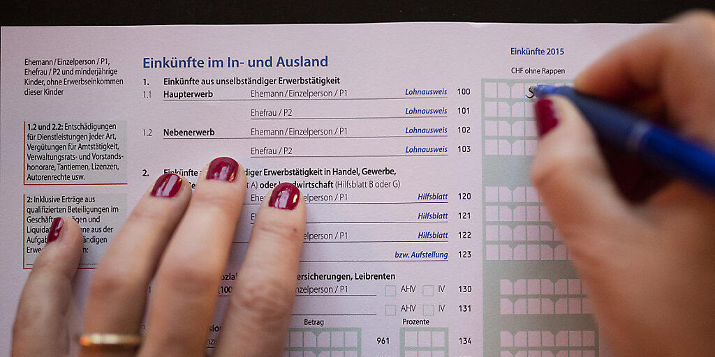 Die Pauschalabzüge, die in der Steuererklärung für die Krankenkassenprämien gemacht werden können, werden um fast das Doppelte erhöht. Das hat das Parlament entschieden. (Themenbild) Die Pauschalabzüge, die in der Steuererklärung für die Krankenkassenprämien gemacht werden können, werden um fast das Doppelte erhöht. Das hat das Parlament entschieden. (Themenbild)
