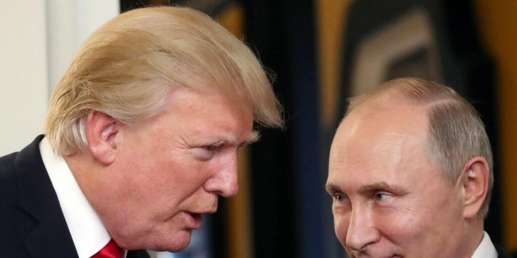 US-Präsident Donald Trump und der russische Präsident Wladimir Putin im Gesprach am Rande des APEC-Gipfels in Vietnam.