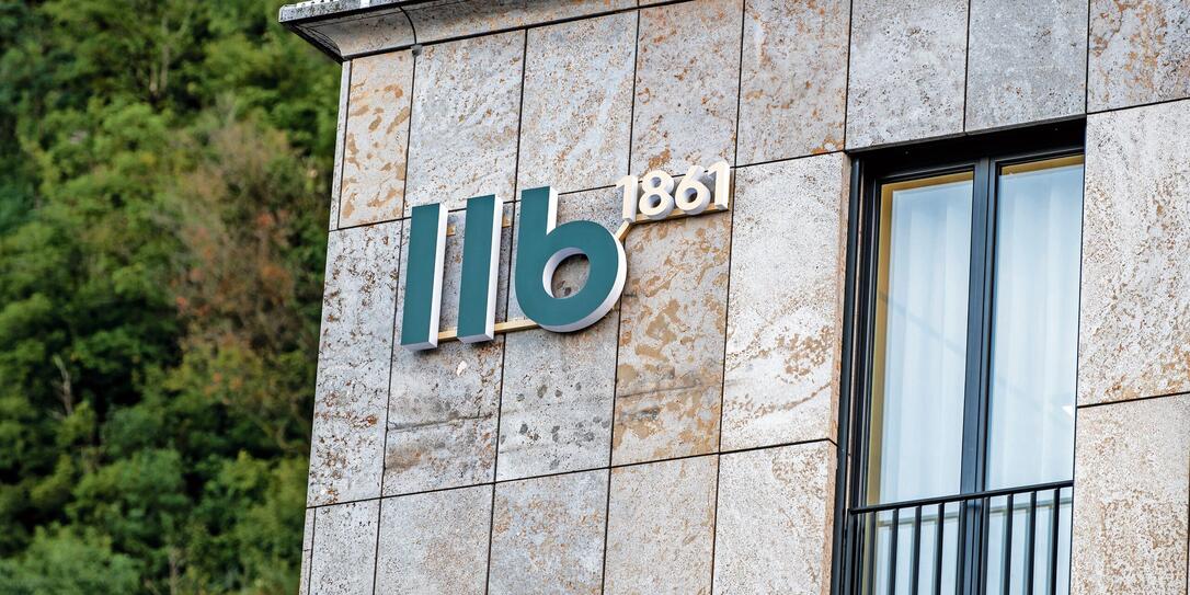 LLB wechselt ihr Logo am Hauptsitz, Vaduz LLB wechselt ihr Logo am Hauptsitz, Vaduz