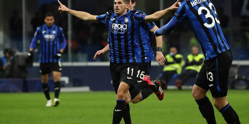 Remo Freuler (Mitte) will mit Atalanta Bergamo in der Champions League in die Viertelfinals