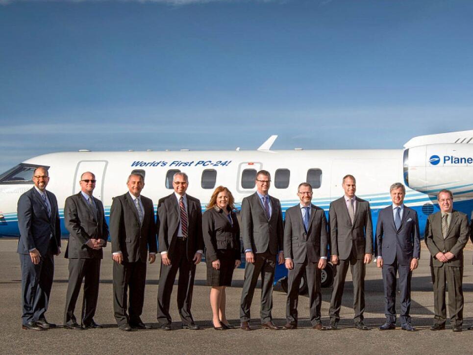 "World's First PC-24" steht auf dem Jet aus dem Hause Pilatus: Das Unternehmen PlaneSense hat in Colorado den ersten Flieger der neuen Reihe erhalten.