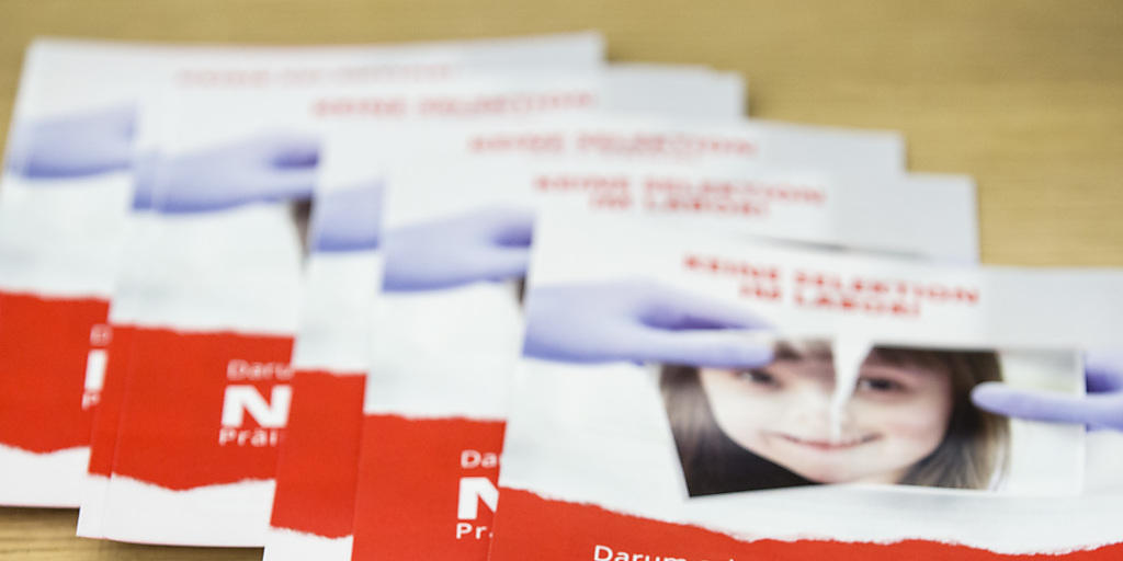 Der Versuch, die èID-Verfassungsänderung zu stoppen, scheiterte vor dem Volk. Nun soll die gesetzliche Umsetzung gekippt werden (Archiv). Der Versuch, die èID-Verfassungsänderung zu stoppen, scheiterte vor dem Volk. Nun soll die gesetzliche Umsetzung gekippt werden (Archiv).