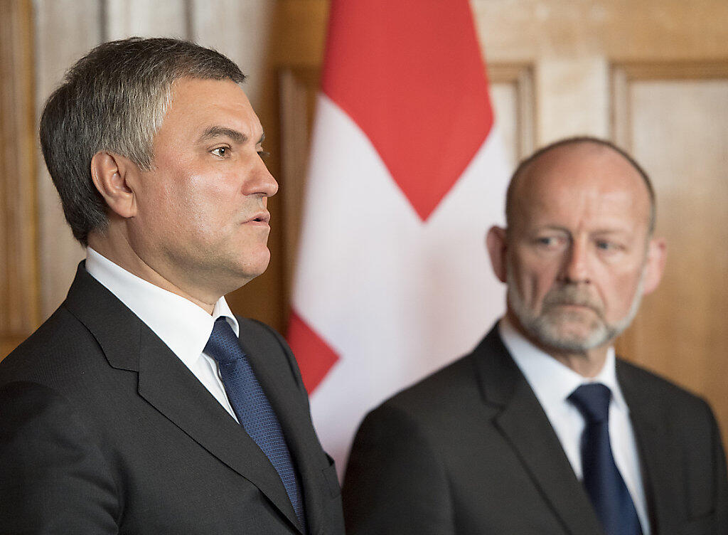 Amtskollegen vor den Medien in Bern: Der Präsident der russischen Staatsduma, Wjatscheslaw Wolodin (links), und Nationalratspräsident Dominique de Buman im Bundeshaus: Amtskollegen vor den Medien in Bern: Der Präsident der russischen Staatsduma, Wjatscheslaw Wolodin (links), und Nationalratspräsident Dominique de Buman im Bundeshaus: