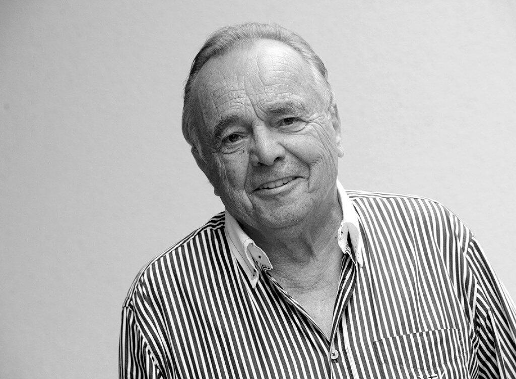 Jahrelang stand Schauspieler Dieter Bellmann als Professor Gernot Simoni, Chef der "Sachsenklinik", in der deutschen TV-Serie "In aller Freundschaft" vor der Kamera. Nun ist Bellmann im Alter von 77 Jahren gestorben. (Archivbild) Jahrelang stand Schauspieler Dieter Bellmann als Professor Gernot Simoni, Chef der "Sachsenklinik", in der deutschen TV-Serie "In aller Freundschaft" vor der Kamera. Nun ist Bellmann im Alter von 77 Jahren gestorben. (Archivbild)