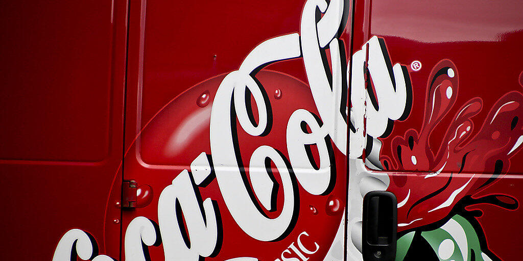 Der für seine Limonaden bekannte Konzern Coca-Cola hat zum Jahresende mehr Kaffee und Vitaminwasser verkauft.