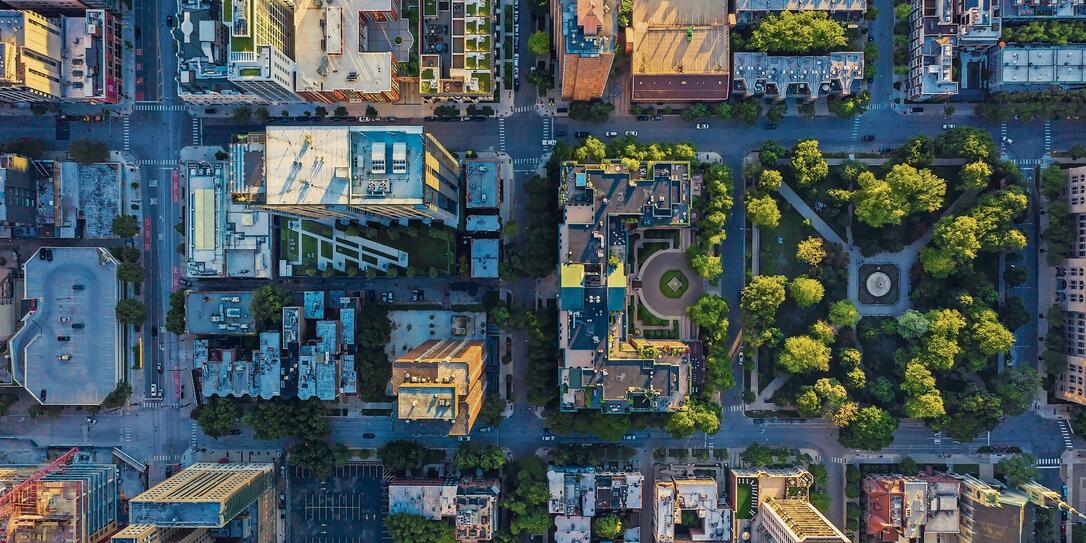Top down aerial view of Chicago Downtown urban grid with park