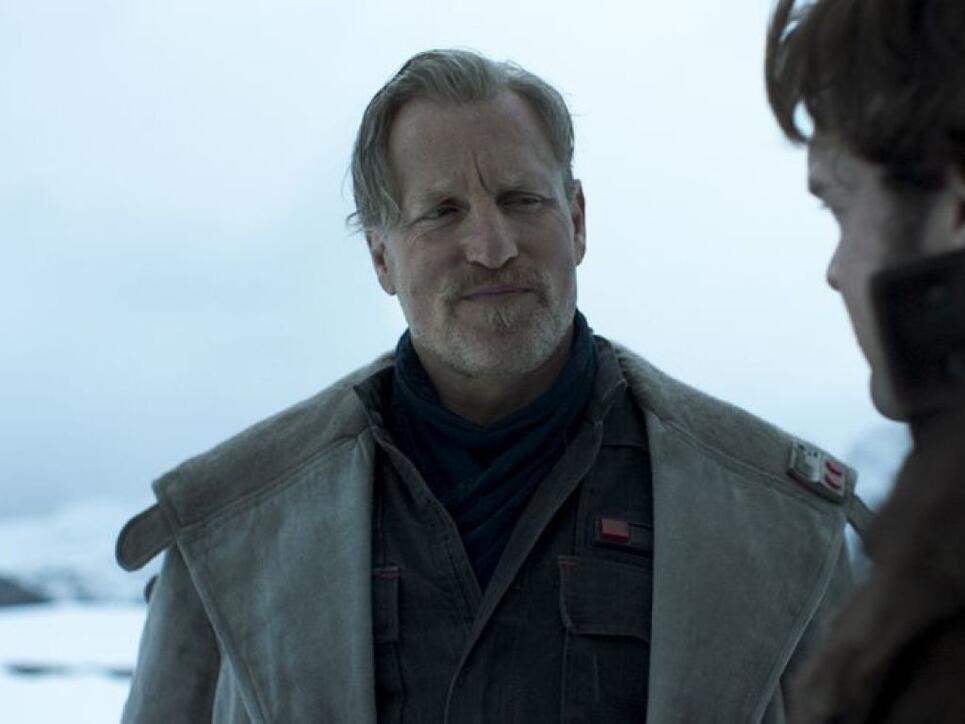 Szene aus "Solo: A Star Wars Story," mit Woody Harrelson als Beckett (l) und Alden Ehrenreich (r) als Han Solo. Der Film feiert seine Weltpremiere in Cannes.