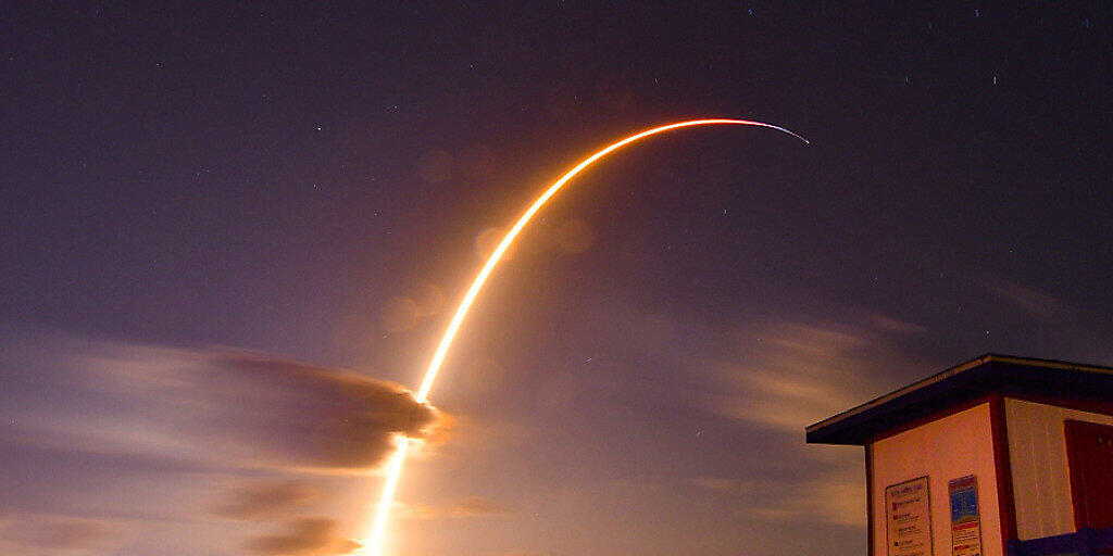 Die Falcon 9 SpaceX Rakete bringt die ersten 60 Internet-Satelliten ins All.