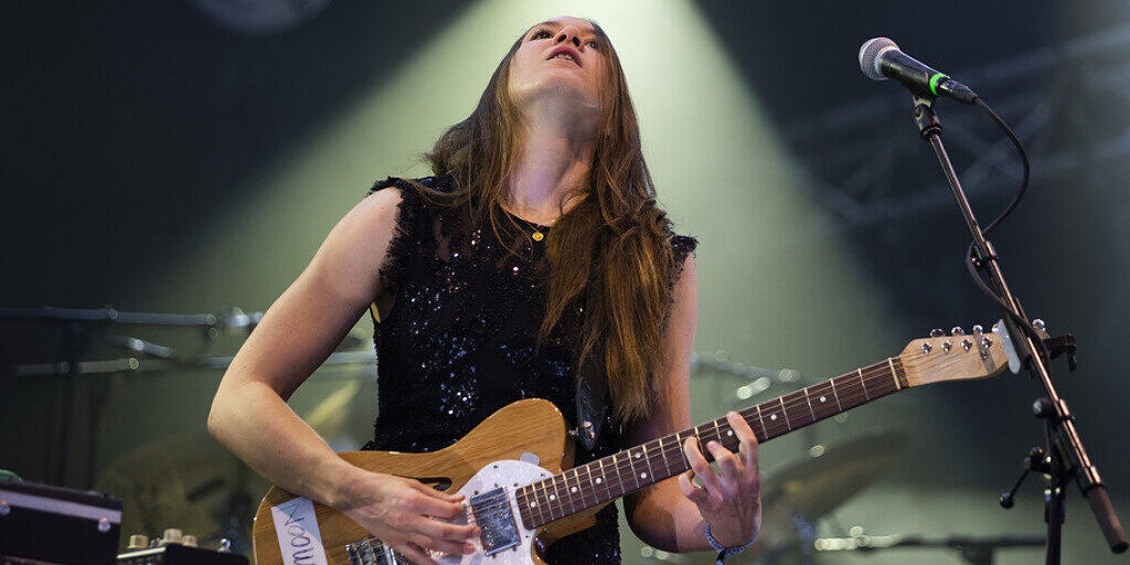 Die in Berlin lebende Schweizer Musikerin Sophie Hunger kündigt ein neues Album an: "Halluzinationen" erscheint Ende Sommer. Die in Berlin lebende Schweizer Musikerin Sophie Hunger kündigt ein neues Album an: "Halluzinationen" erscheint Ende Sommer.