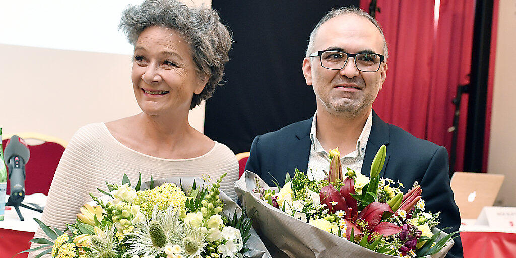 Die SP-Kandidaten Esther Meier (links) und Ali Özcan nach der Nomination für die Nationalratswahlen.