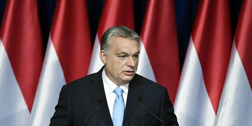 Ungarns Ministerpräsident Viktor Orban kündigt finanzielle Anreize für Frauen an, mehrere Kinder zu haben. Ungarns Ministerpräsident Viktor Orban kündigt finanzielle Anreize für Frauen an, mehrere Kinder zu haben.