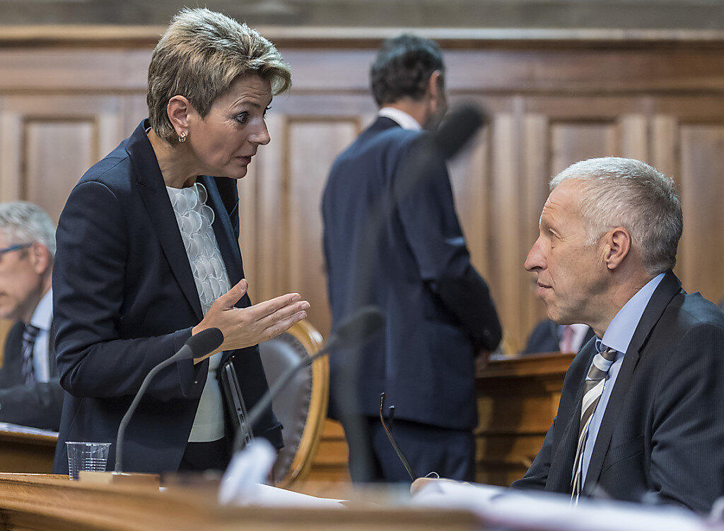 Karin Keller-Sutter (FDP/SG) und Konrad Graber (CVP/LU) haben im Parlament eine Änderung der Regeln über Arbeits- und Ruhezeiten angestossen. Die Ständeratskommission hat nun Gesetzesprojekte ausgearbeitet. (Archiv) Karin Keller-Sutter (FDP/SG) und Konrad Graber (CVP/LU) haben im Parlament eine Änderung der Regeln über Arbeits- und Ruhezeiten angestossen. Die Ständeratskommission hat nun Gesetzesprojekte ausgearbeitet. (Archiv)