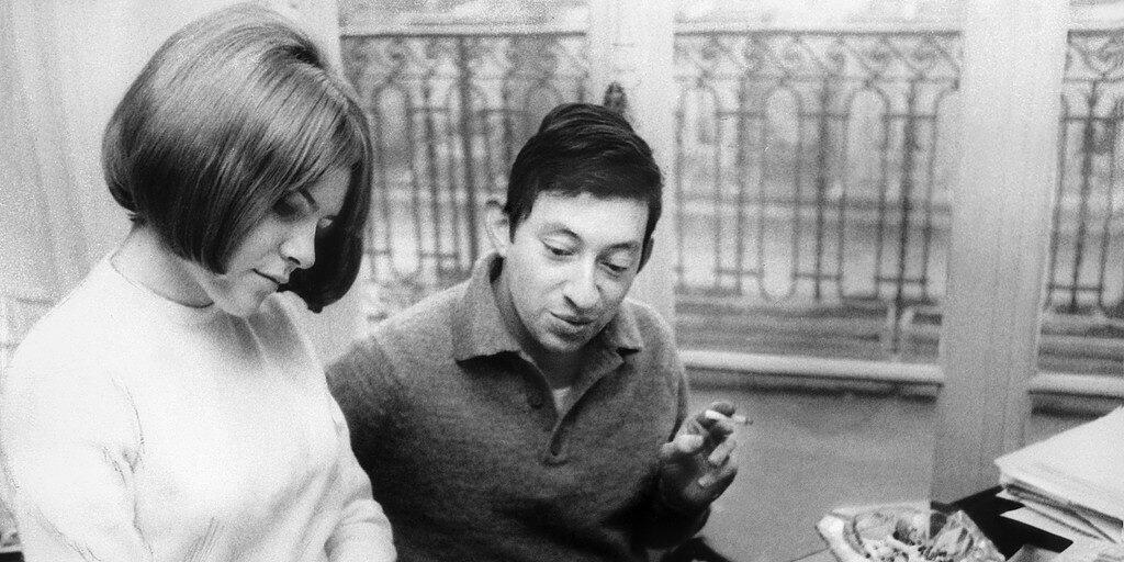 France Gall 1965 bei der Arbeit mit Serge Gainsbourg in Paris, nachdem sie mit dem Lied "Poupée de cire, poupée de son" beim Eurovision de la Chanson gewonnen hatten. (Archiv)