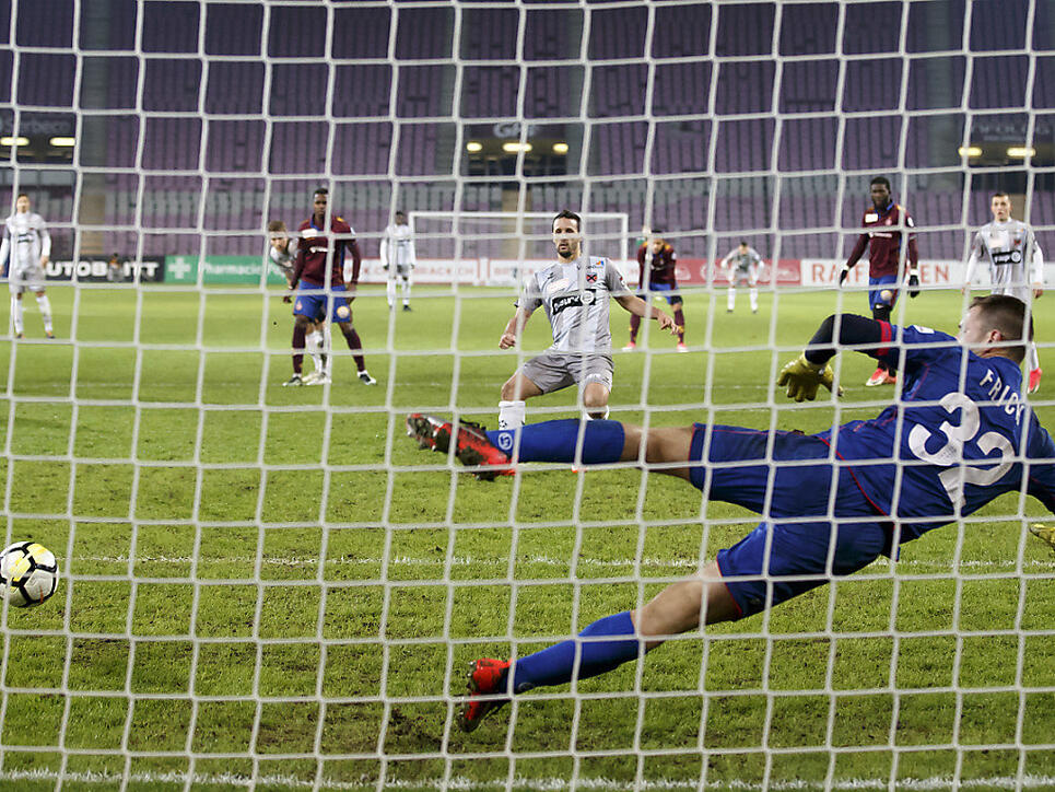 Raphaël Nuzzolo erzielt per Penalty seinen 15. Saisontreffer für Xamax
