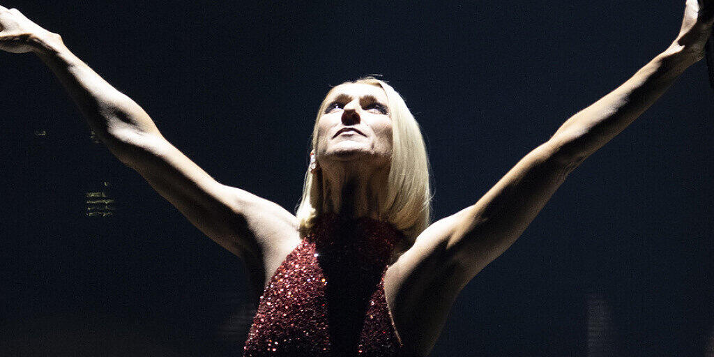 Eigentlich hätte Céline Dion bereits dieses Jahr in die Schweiz kommen wollen. Doch wegen der Covid 19-Pandemie müssen ihre Fans bis nächstes Jahr warten: Im Mai wird sie nun im Zürcher Hallenstadion erwartet und im Juli am Paléo Festival in Nyon. (Archivbild) Eigentlich hätte Céline Dion bereits dieses Jahr in die Schweiz kommen wollen. Doch wegen der Covid 19-Pandemie müssen ihre Fans bis nächstes Jahr warten: Im Mai wird sie nun im Zürcher Hallenstadion erwartet und im Juli am Paléo Festival in Nyon. (Archivbild)