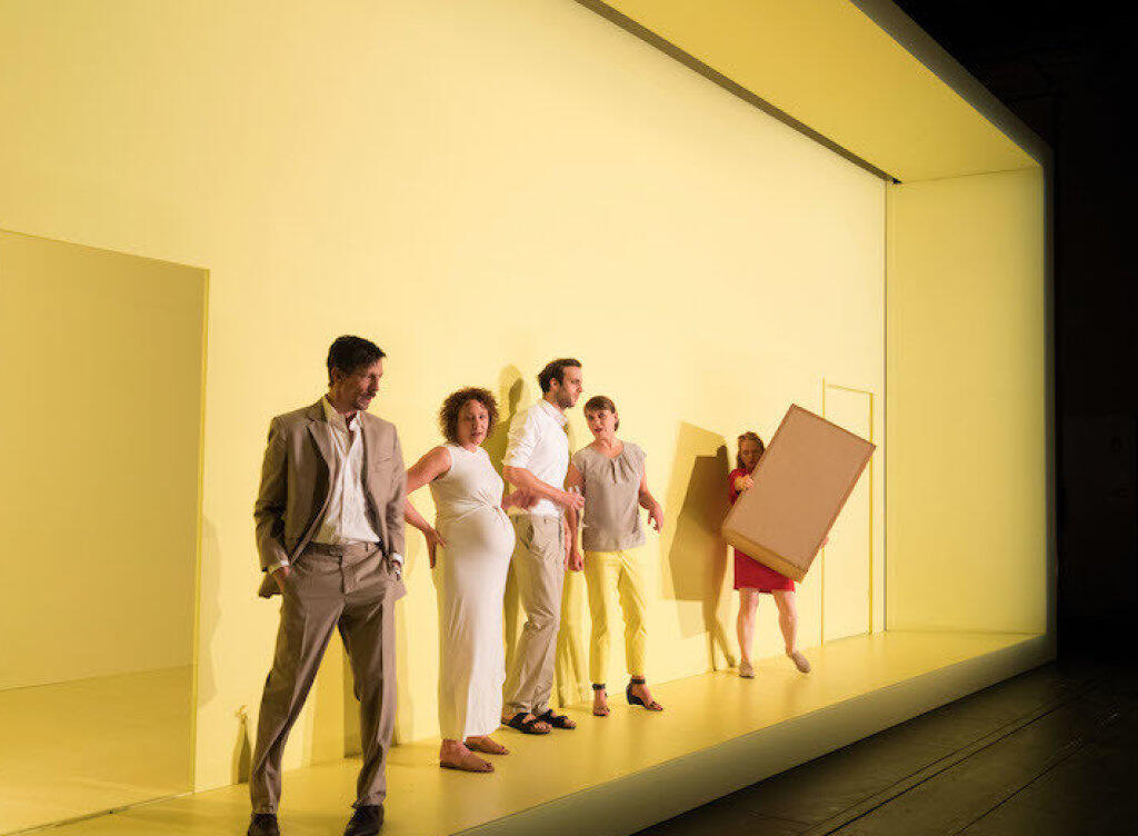 Das Theater Basel ist mit Ewald Palmetshofers Version von Gerhart Hauptmanns "Vor Sonnenaufgang" zu den Mülheimer Theatertagen eingeladen. (zVg) Das Theater Basel ist mit Ewald Palmetshofers Version von Gerhart Hauptmanns "Vor Sonnenaufgang" zu den Mülheimer Theatertagen eingeladen. (zVg)