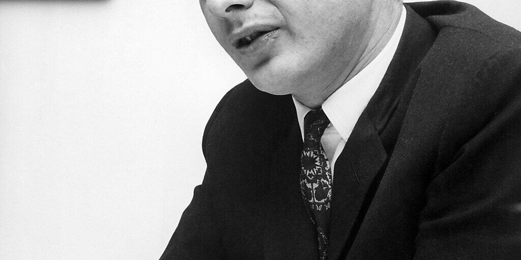 ARCHIV - Der damalige Manager der britischen Popgruppe The Beatles, Brian Samuel Epstein. Das Leben des legendären Beatles-Managers Brian Epstein, der die «Fab Four» 1961 berühmt machte, wird verfilmt. Foto: UPI/dpa ARCHIV - Der damalige Manager der britischen Popgruppe The Beatles, Brian Samuel Epstein. Das Leben des legendären Beatles-Managers Brian Epstein, der die «Fab Four» 1961 berühmt machte, wird verfilmt. Foto: UPI/dpa