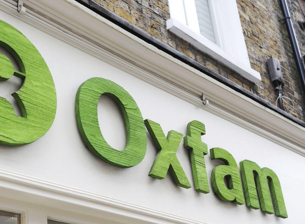 Für die Hilfsorganisation Oxfam Grossbritannien hat ein Sex-Skandal in ihren Reihen auch finanzielle Folgen: Oxfam hat nun weniger Geld, um Bedürftigen zu helfen. Für die Hilfsorganisation Oxfam Grossbritannien hat ein Sex-Skandal in ihren Reihen auch finanzielle Folgen: Oxfam hat nun weniger Geld, um Bedürftigen zu helfen.