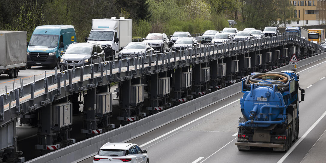 BRUECKE, BAUSTELLENBRUECKE, AUTOBAHN, UNTERHALT, ASTRA BRIDGE, AUTBAHN, STAU,
