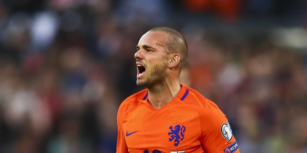 Wesley Sneijder befindet sich im Anflug nach Nizza, wo er den medizinischen Test beim Klub von Trainer Lucien Favre absolvieren wird