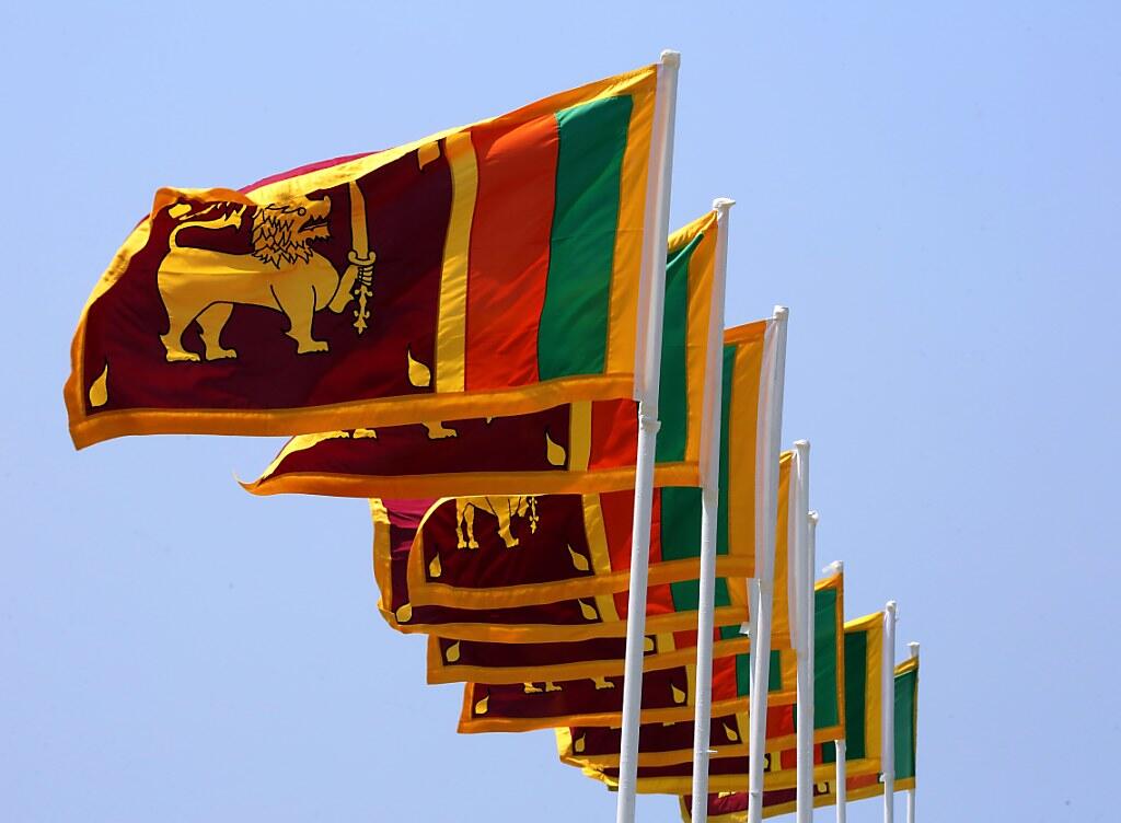 Die Nationalflagge Sri Lankas flattert in der Hauptstadt Colombo im Wind: Die Spannungen zwischen Buddhisten und der muslimischen Minderheit haben sich im vergangenen Jahr deutlich verschärft. (Archiv)