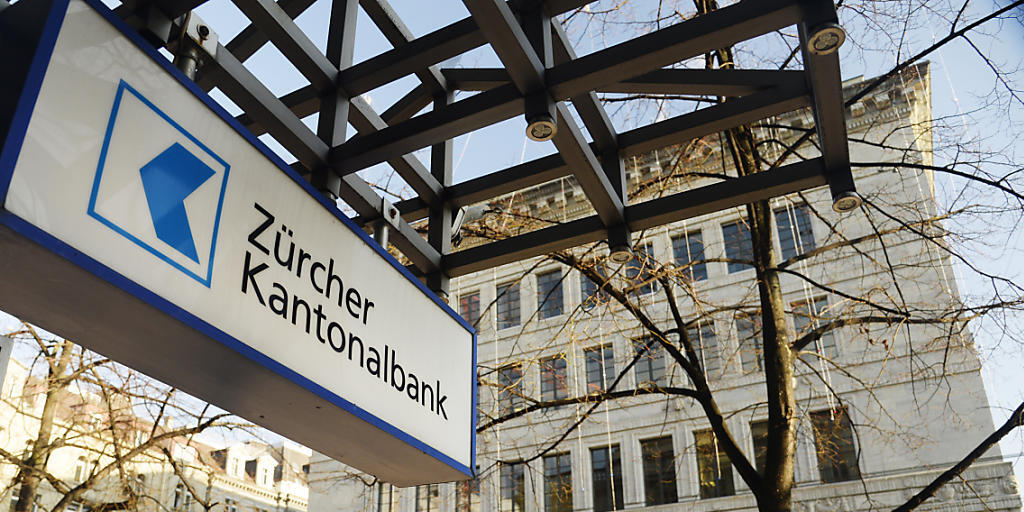 Nicht am Zürcher Paradeplatz, aber an anderen Standorten in Zürich schliesst die Zürcher Kantonalbank in den nächsten zwei Jahren Filialen. (Archiv) Nicht am Zürcher Paradeplatz, aber an anderen Standorten in Zürich schliesst die Zürcher Kantonalbank in den nächsten zwei Jahren Filialen. (Archiv)